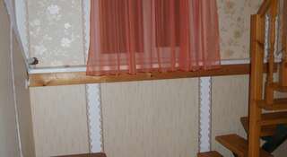 Гостиница Guest House Apelsin Вардане Трехместный номер с ванной комнатой-1